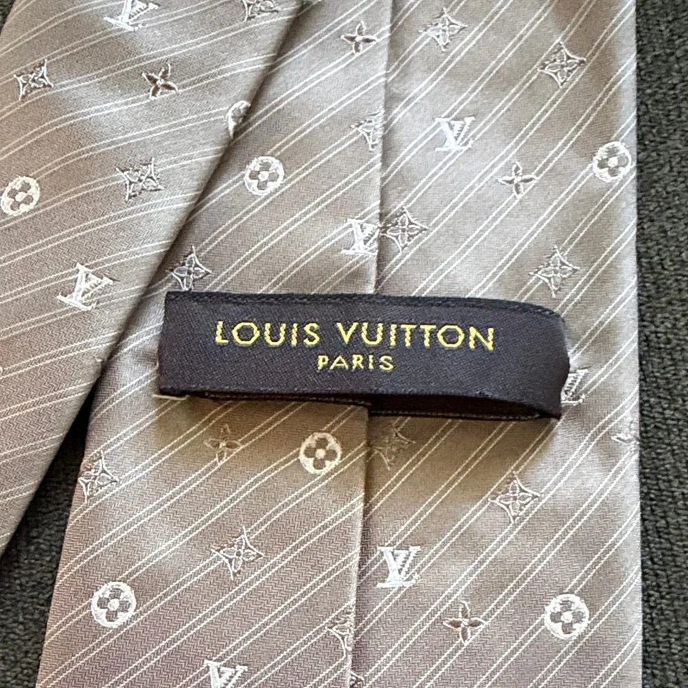 Louis Vuitton Tie with subtle logo - Picture 2 of 6